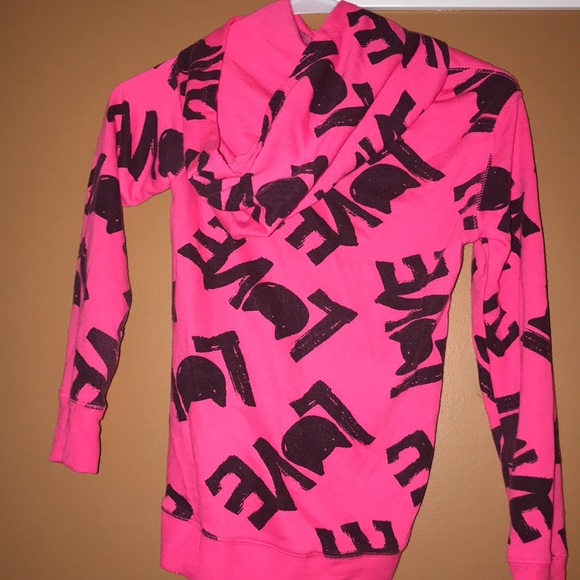 A neon sweater - Picture 2 of 3